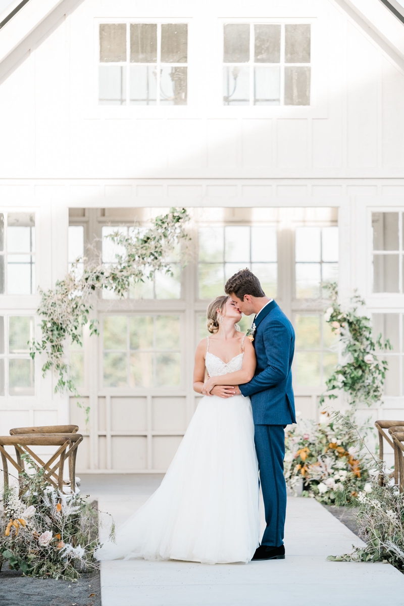 The best places to get married, in Dallas Texas - Davis and Grey Farms - White Orchid Photography
